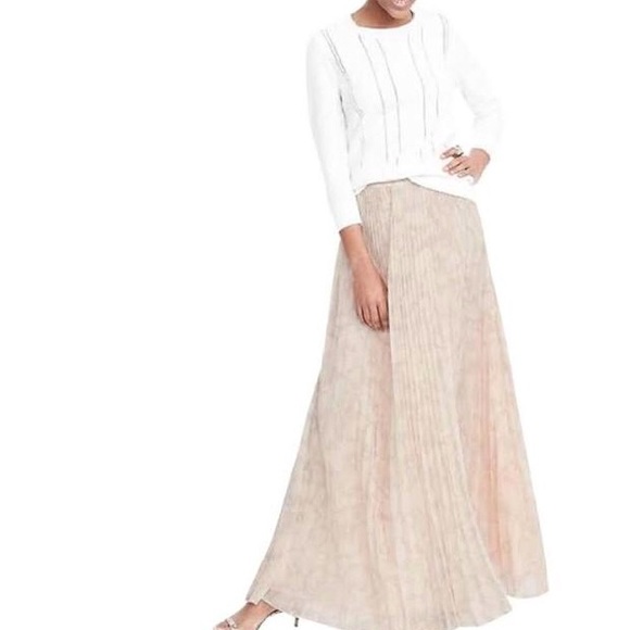 Banana Republic Dresses & Skirts - Banana Republic Pleaded Skirt